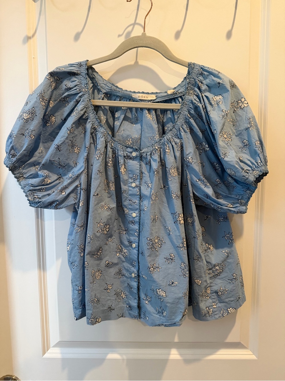 Doen Tennessee Light Blue Floral Puff-Sleeve Cotton Blouse